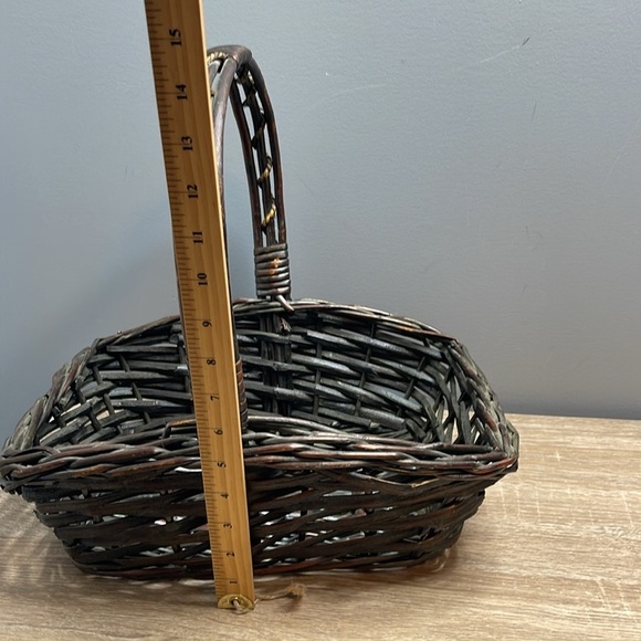 Rich Brown Woven Wicker Basket Arched Handle Intricate Weave - Picture 7 of 10